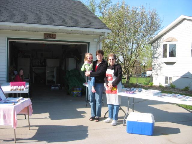 05-02-09_Melanie_Honaker_holding_her_daughter_and_mom_Joyce_Johnson_stands_by_her_side
