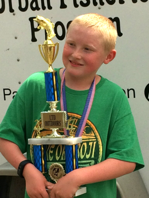 2017 09 09 Tyler Heisler with trophy