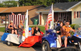 2013-07-06 parade_float_1
